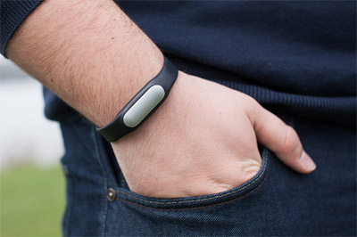 دستبند Mi Band، یک پوشیدنی ارزان برای کنترل سلامتی شما