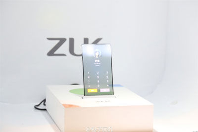 ZUK از نسخه‌ی اولیه یک گوشی با نمایشگر شفاف رونمایی کرد 