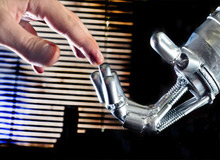 ساخت انگشت رباتیک دارای حس و شکل طبیعی